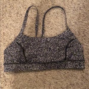 Lululemon sports bra size 6